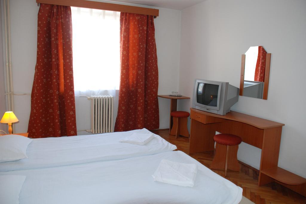 Hotel Merkur Miercurea Ciuc Exterior photo