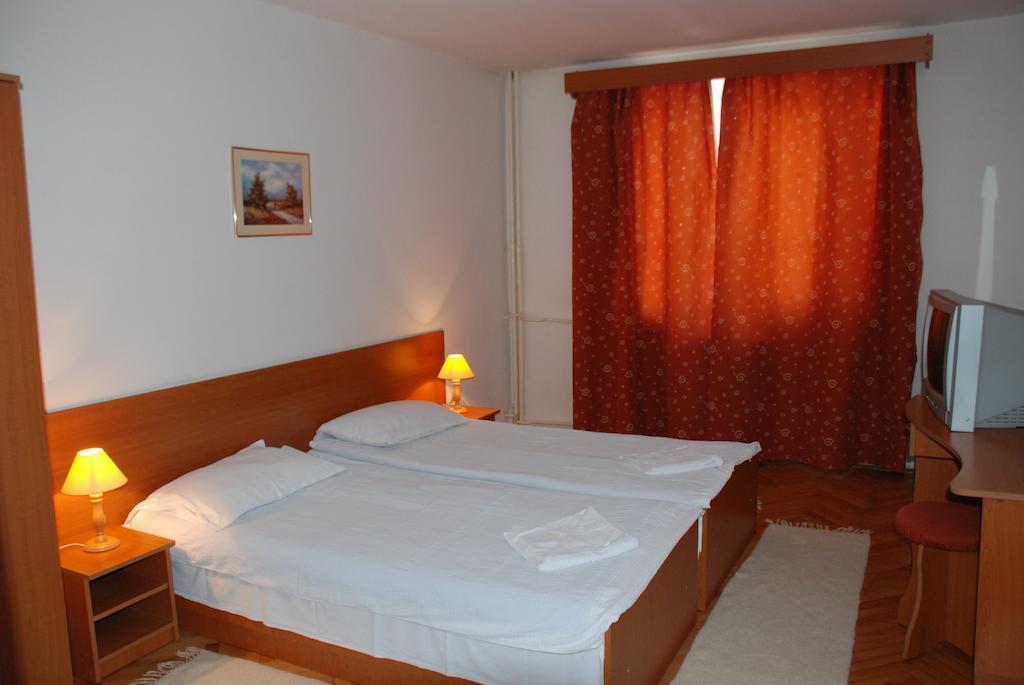 Hotel Merkur Miercurea Ciuc Exterior photo