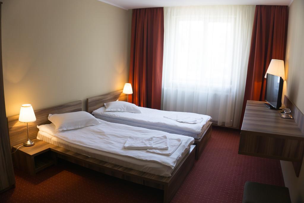 Hotel Merkur Miercurea Ciuc Exterior photo