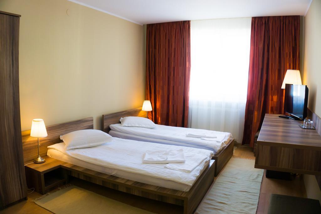 Hotel Merkur Miercurea Ciuc Exterior photo