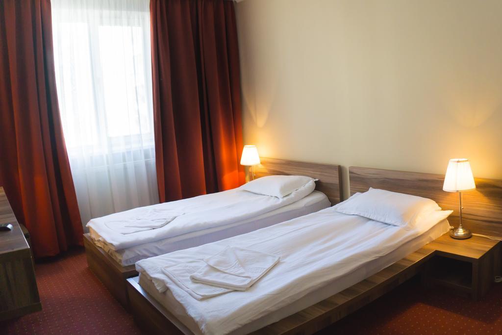 Hotel Merkur Miercurea Ciuc Exterior photo